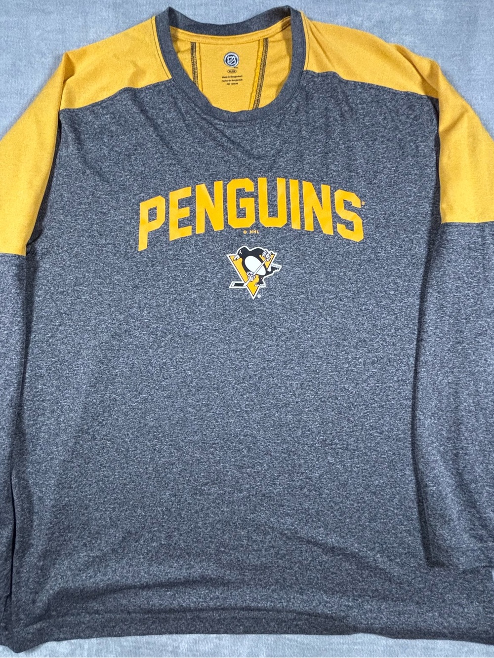 Pittsburgh Penguins grey and yellow long sleeve‎ shirt Size XL #NHL #hockey